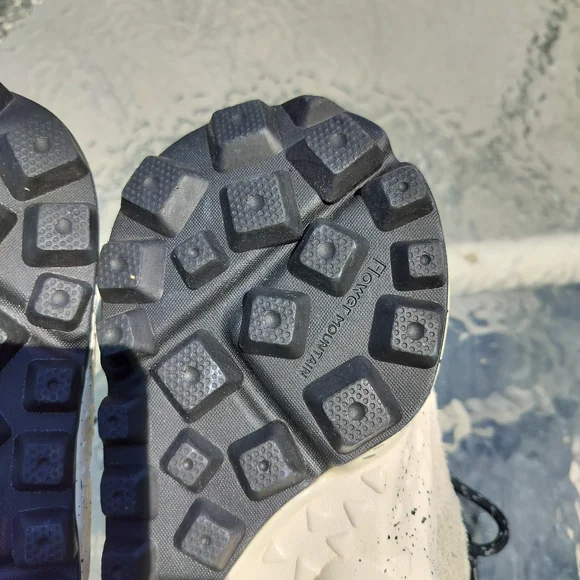 Stylish Men's Athletic Shoes in Black and Tan - Picture 9 of 15